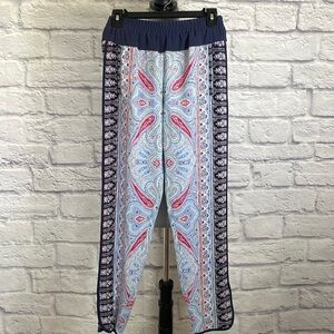 🤩3 for $30 Bundle Deal🤩
BCBG Maxazria ‘Sebastian’ paisley medallion trousers